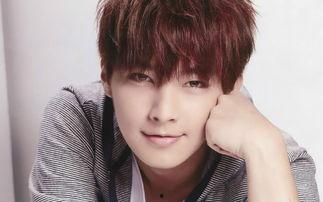 炎亚纶进娱乐圈吃瓜群众,从明星到吃瓜群众关注的焦点